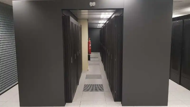 Pasillos en centro de datos para Registro de la propiedad