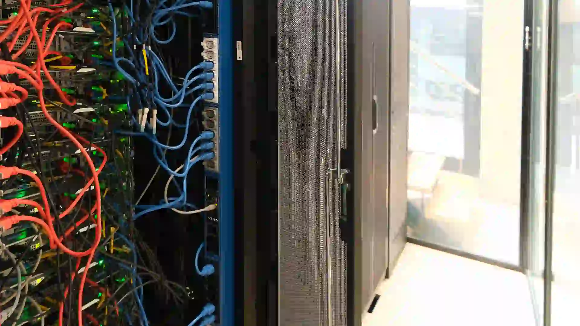 Data Center cerramiento de pasillos PDU inteligentes GESAB Universidad Rey Juan Carlos