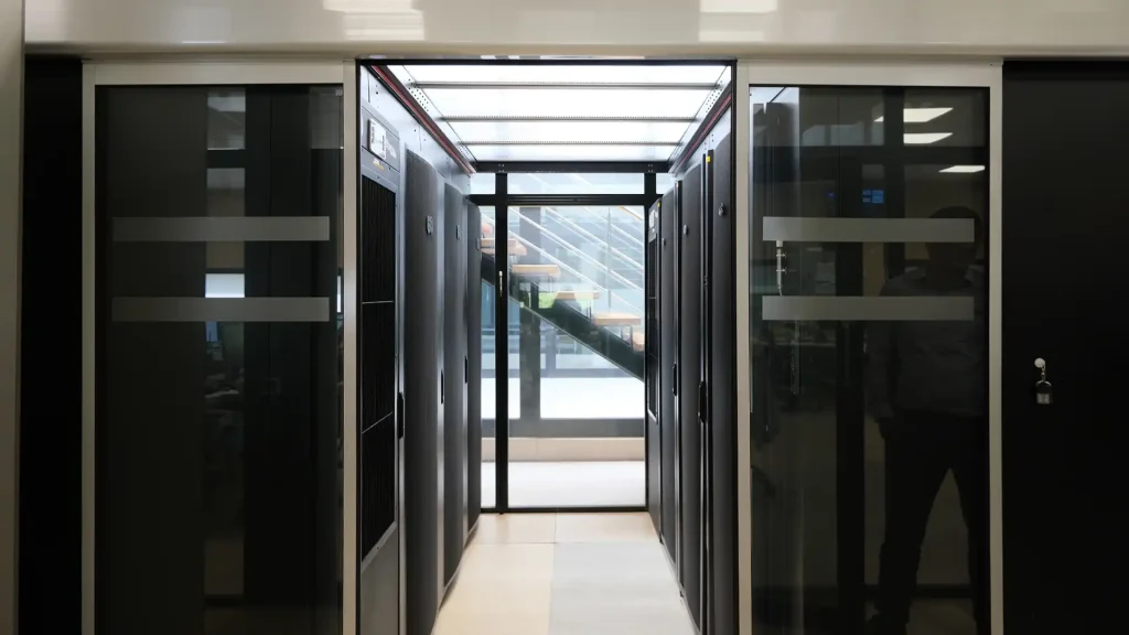 Data Center cerramiento de pasillos GESAB Universidad Rey Juan Carlos