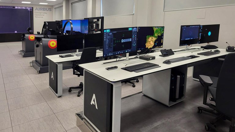entorno critico Airbus con consolas de control Advantis GESAB